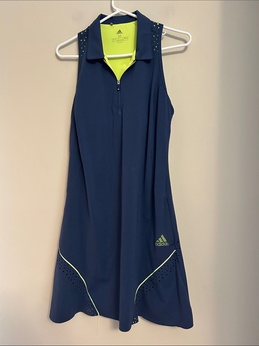 Adidas polyester elastane sleeveless sport dress pockets size M good condition